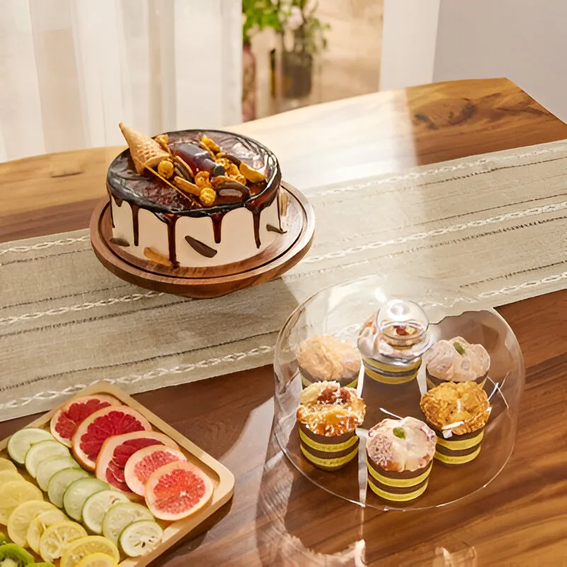 چیدمان میز تولد با ظروف چوبی